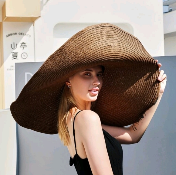 Huge Straw summer sun Hat - Picture 11 of 11